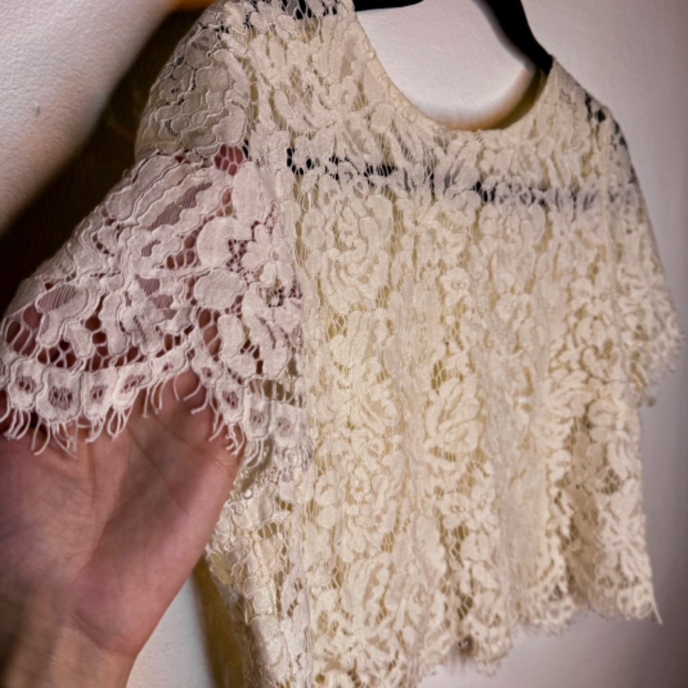 Jenny Yoo - Short Sleeve Cropped Lace Top with Raw Edges